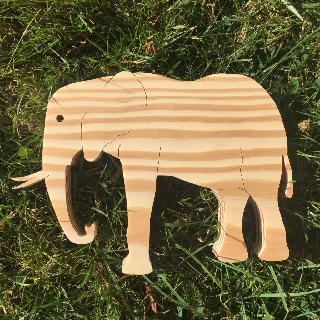 Éléphant en bois yellow pin