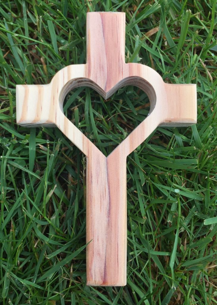 Croix Sacré Cœur en bois yellow pin